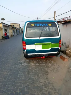 Toyota HiAce 2015 Vert