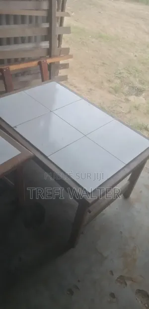 Petite Table