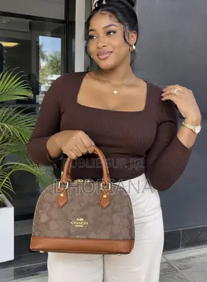 Sac À Main Avec Son Fil À L’intérieur