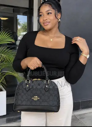 Sac À Main Avec Son Fil À L’intérieur