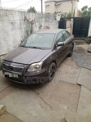 Toyota Avensis 2013 Gris