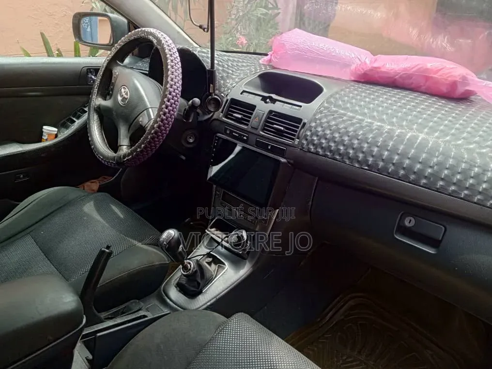 Toyota Avensis 2013 Gris
