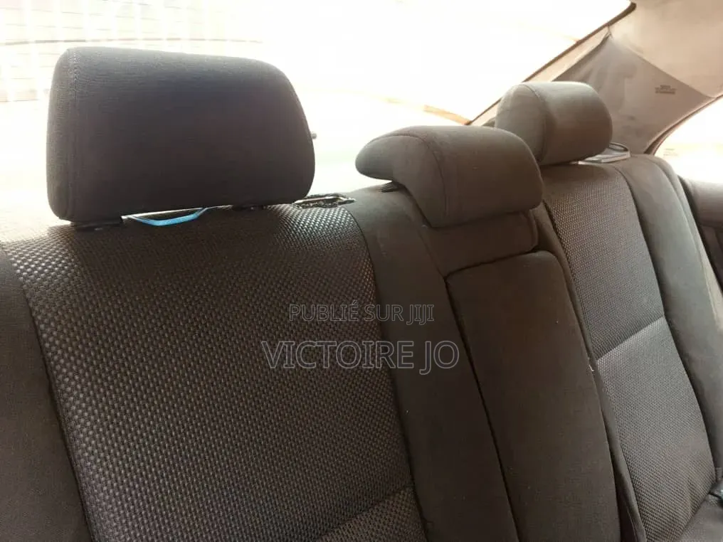 Toyota Avensis 2013 Gris