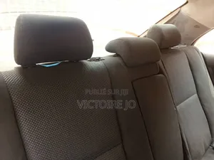 Toyota Avensis 2013 Gris