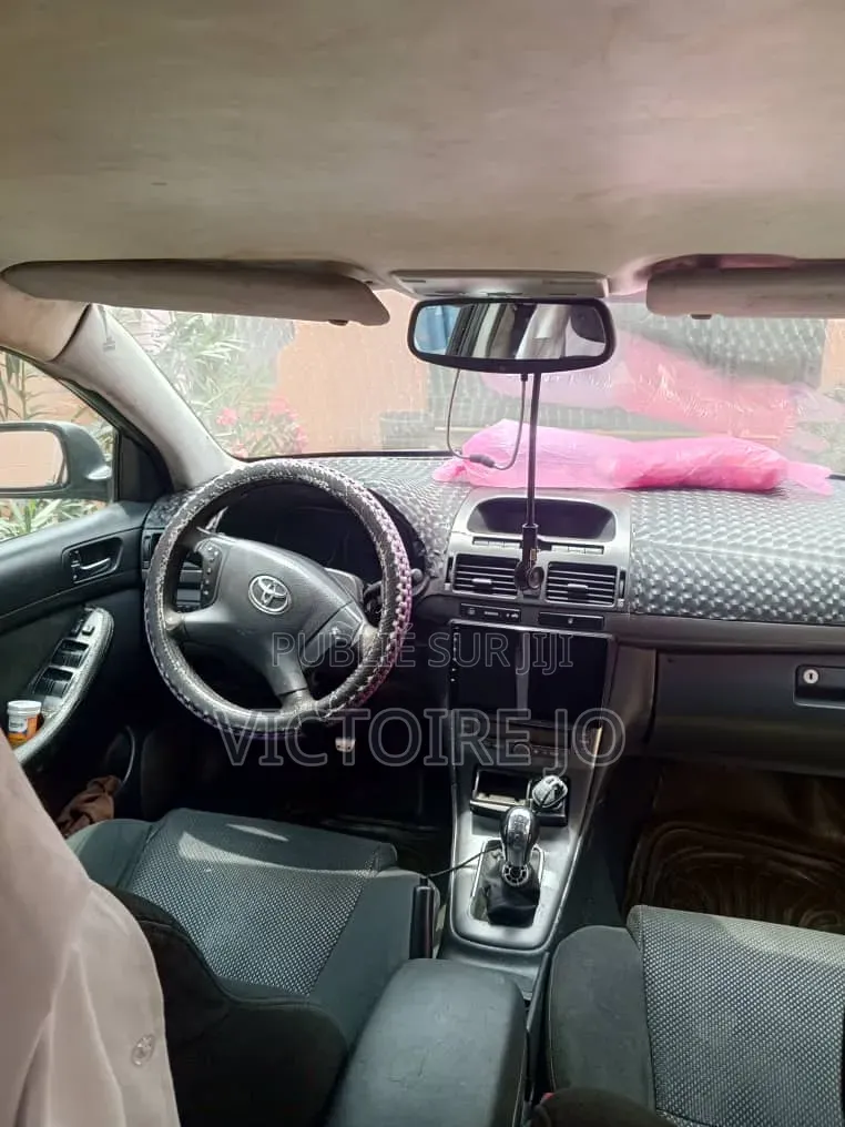 Toyota Avensis 2013 Gris