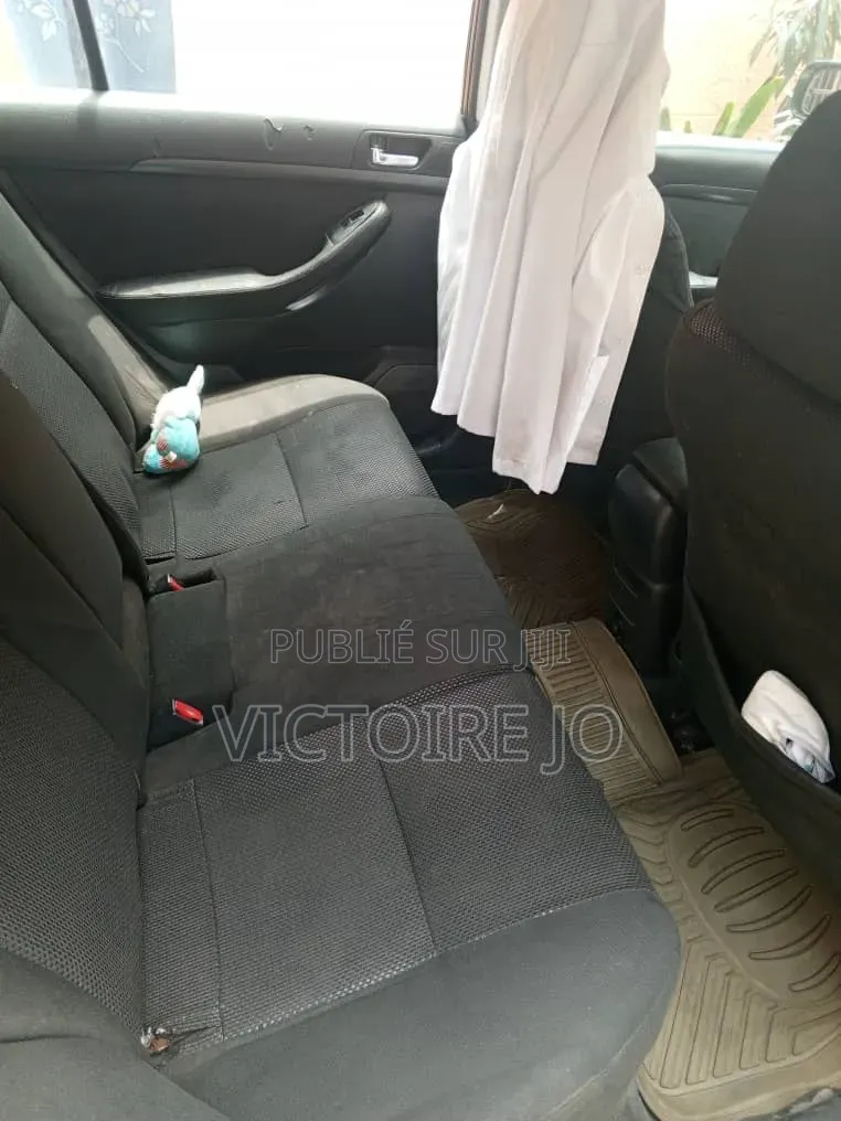 Toyota Avensis 2013 Gris