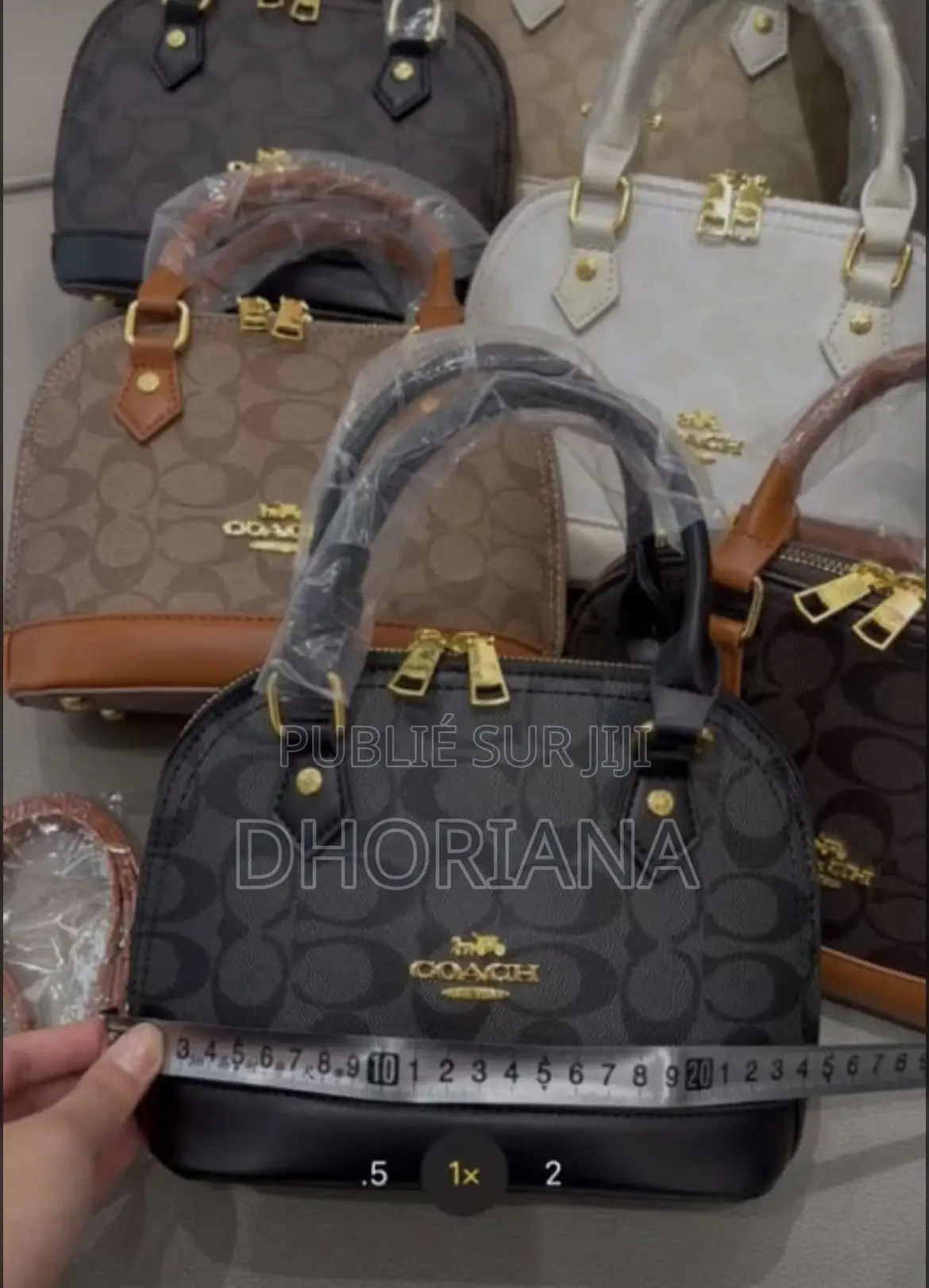 Sac À Main Avec Son Fil À L’intérieur