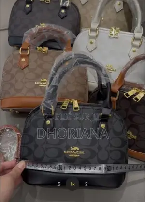 Sac À Main Avec Son Fil À L’intérieur