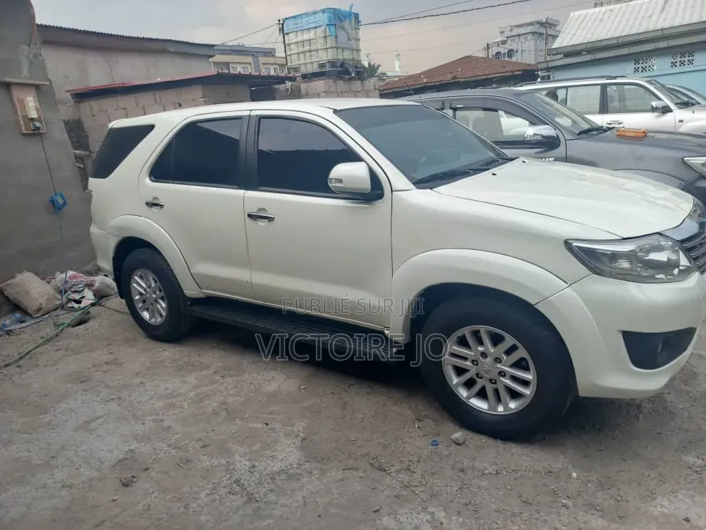 Toyota Fortuner 2013 Blanc