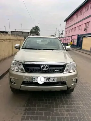 Toyota Fortuner 2013 Jaune