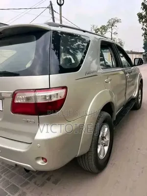 Toyota Fortuner 2013 Jaune