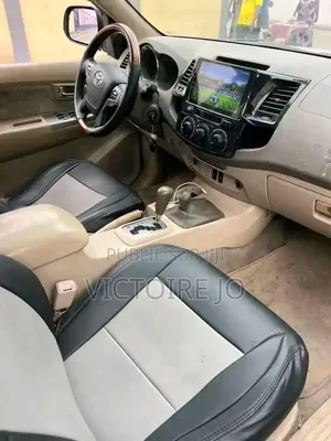 Toyota Fortuner 2013 Jaune