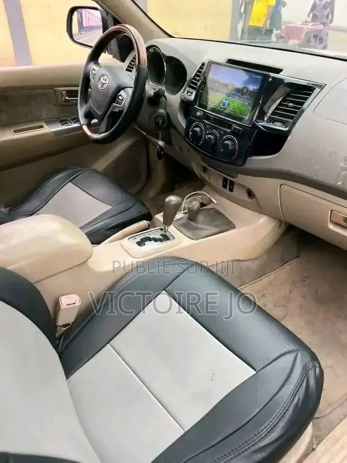 Toyota Fortuner 2013 Jaune