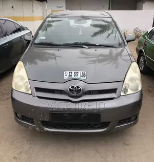 Toyota Verso 2018 Gris