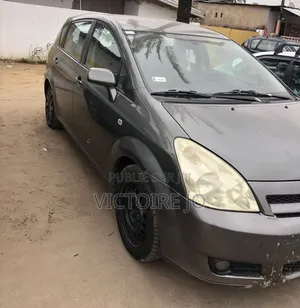 Toyota Verso 2018 Gris