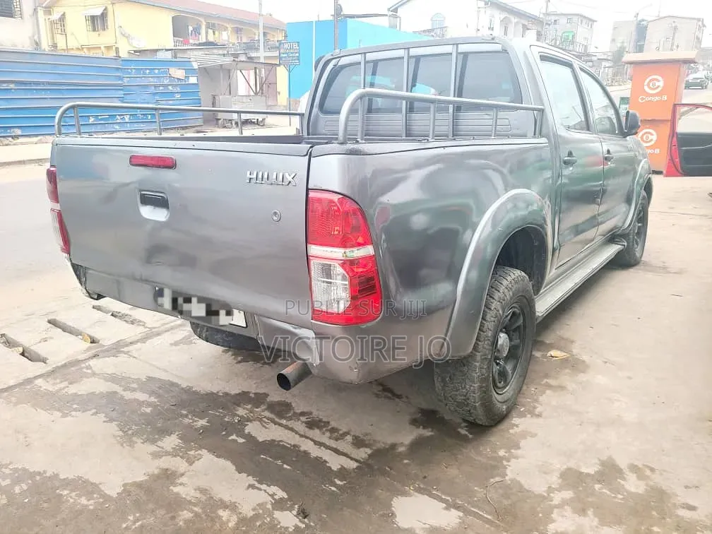 Toyota Hilux 2012 Gris