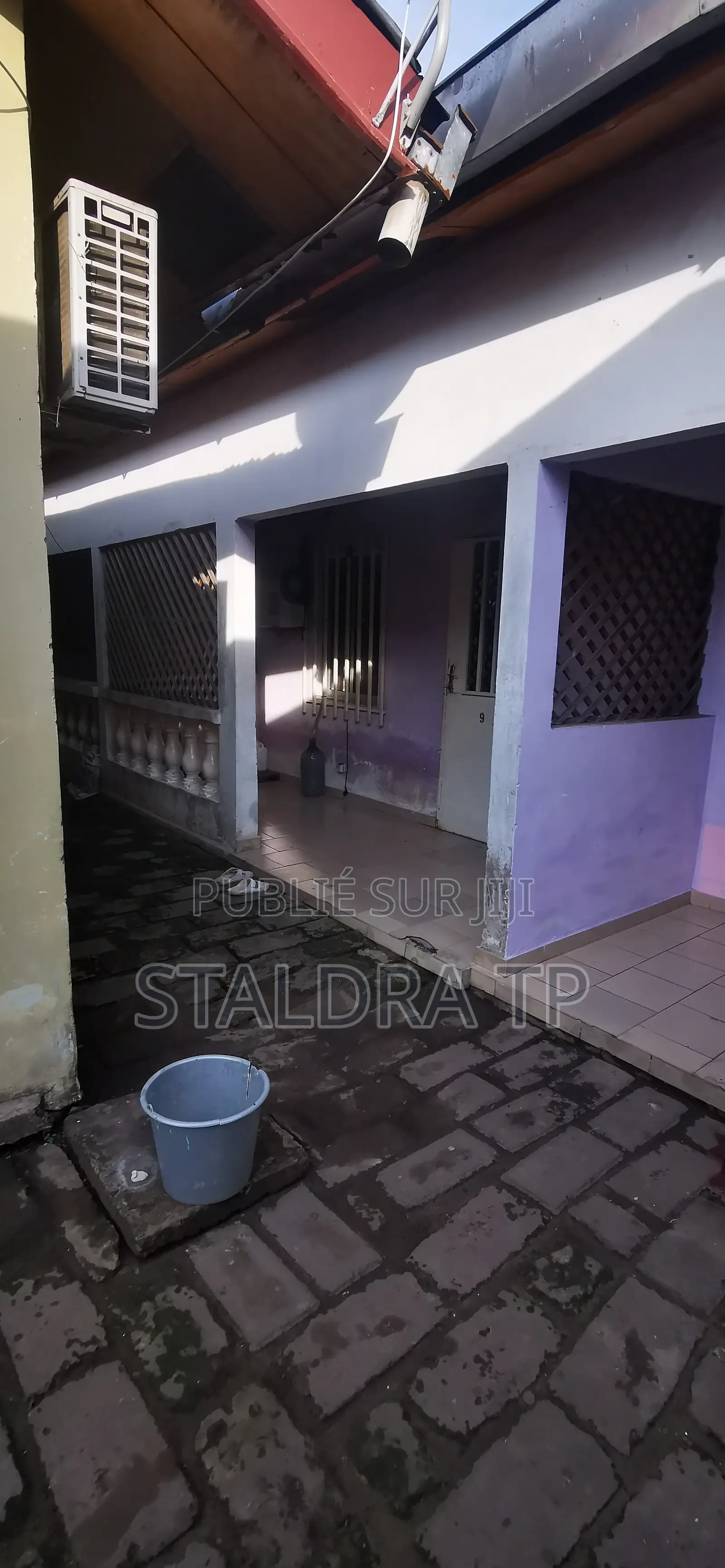 Studio dans Deux Bâtiments, Makélékélé à Vendre