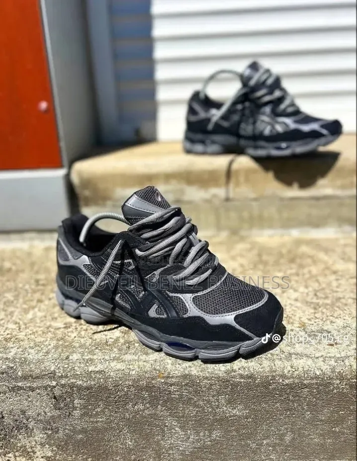 Sneakers Disponible