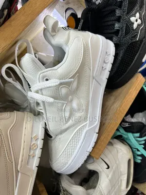 Sneakers Disponible