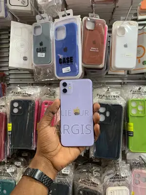 Nouveau Apple iPhone 11 64 GB Rouge