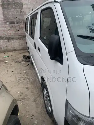 Toyota HiAce 2016 Blanc