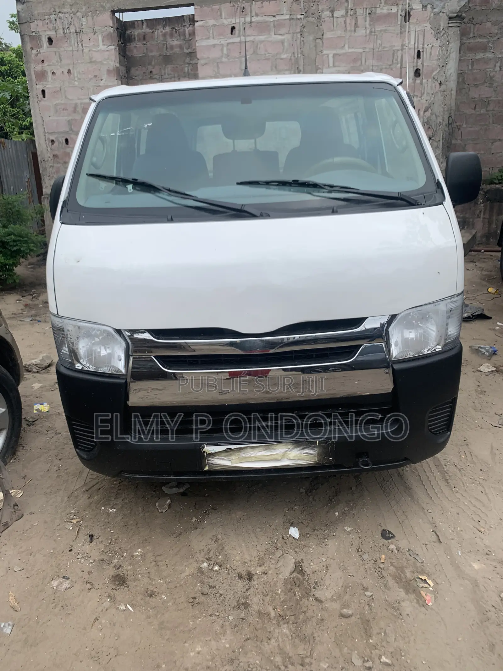 Toyota HiAce 2016 Blanc