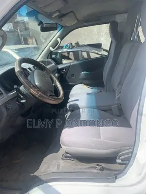 Toyota HiAce 2016 Blanc