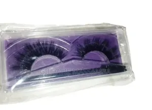 Faux Cils Disponible