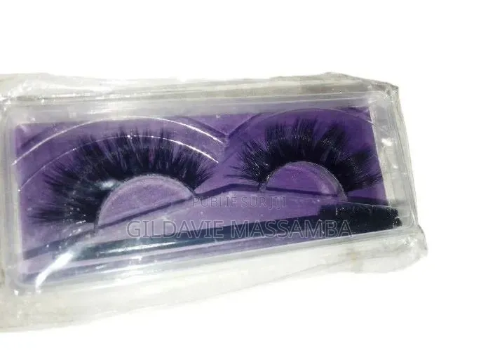 Faux Cils Disponible
