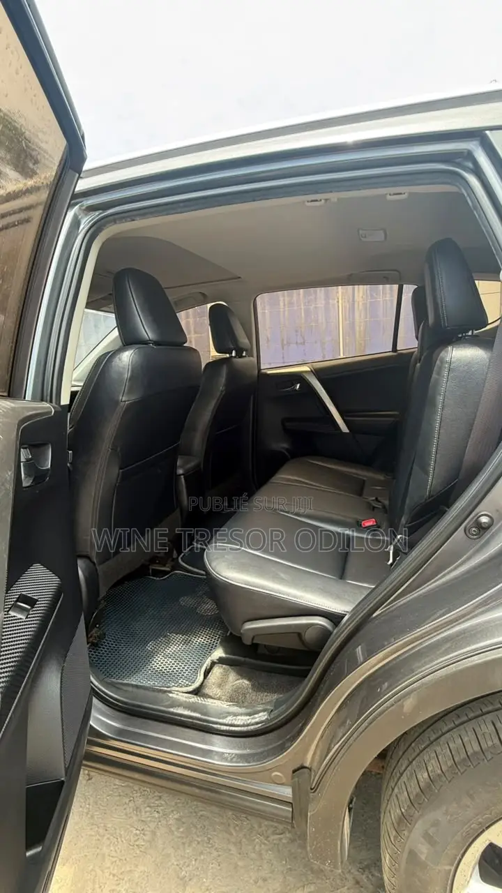 Toyota RAV4 Limited AWD (2.5L 4cyl 6A) 2016 Noir