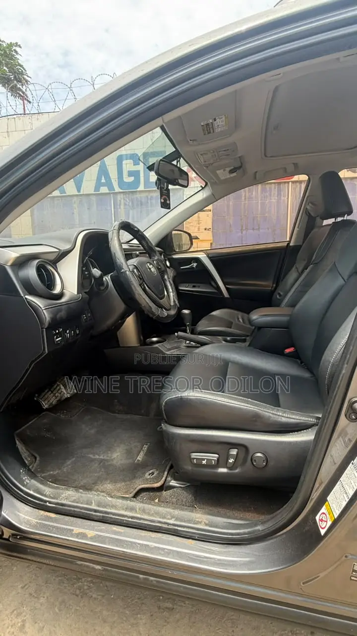 Toyota RAV4 Limited AWD (2.5L 4cyl 6A) 2016 Noir