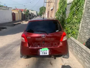 Toyota Yaris 2015 Rouge