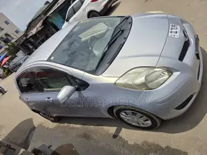 Toyota Yaris 2016 Argenté