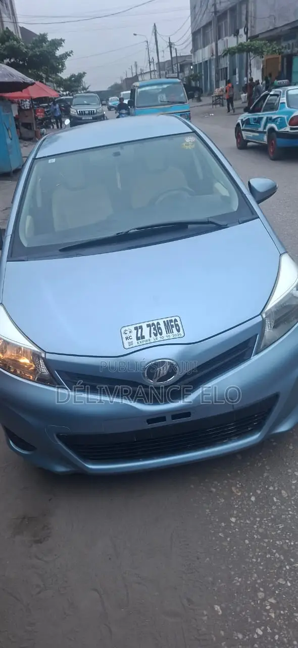Toyota Yaris 2023 Bleu