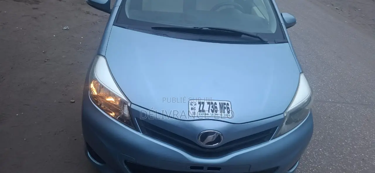 Toyota Yaris 2023 Bleu