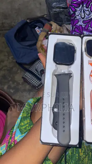  Montre Connectée BIG 11 – Noir, Blanc Et Rose