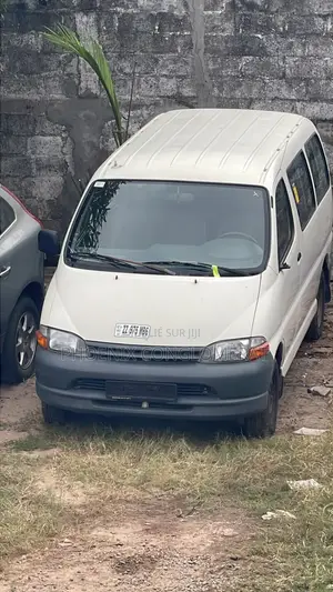 Toyota HiAce 2004 Blanc