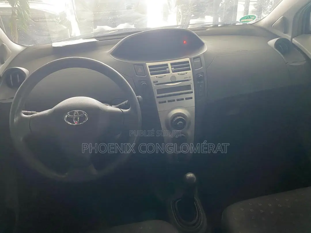 Toyota Yaris 1.5 2000 Gris