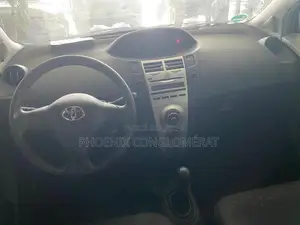 Toyota Yaris 1.5 2000 Gris