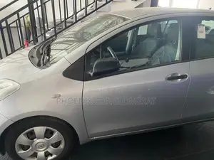 Toyota Yaris 1.5 2000 Gris
