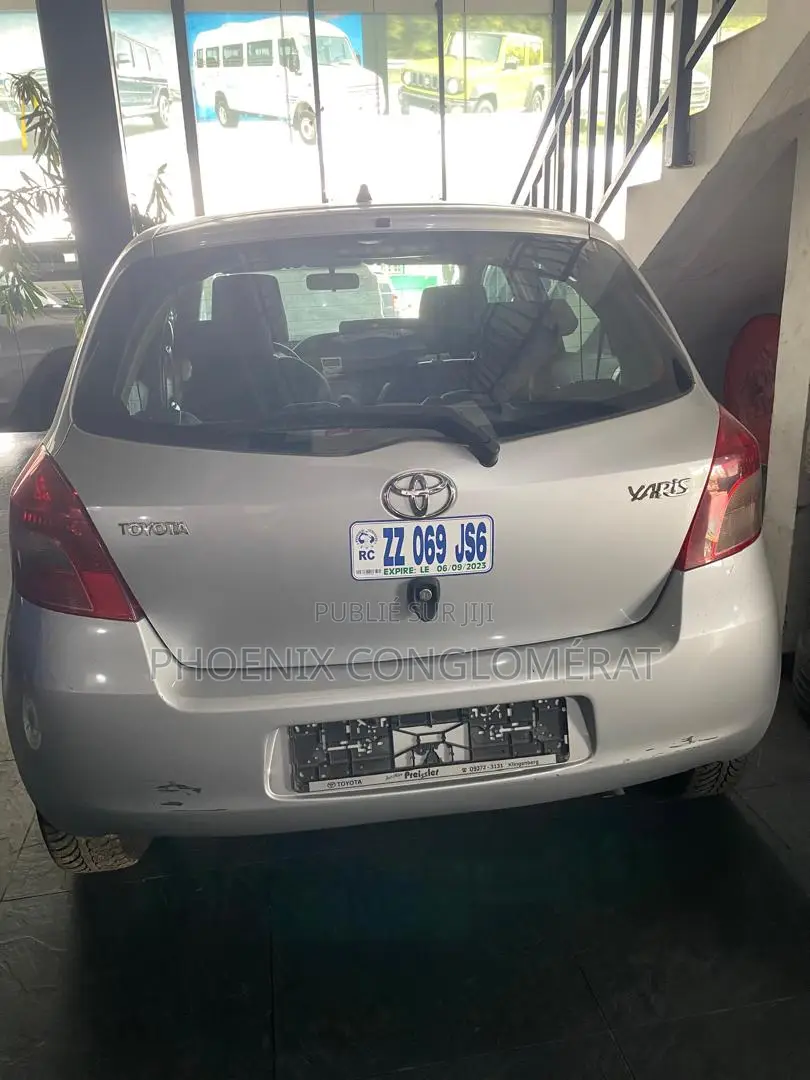 Toyota Yaris 1.5 2000 Gris