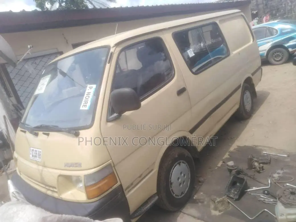 Toyota HiAce 2007 Beige