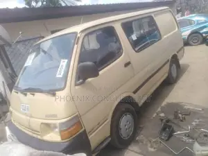 Toyota HiAce 2007 Beige