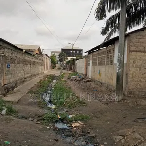 1chbre Maison dans Ngoyo à Vendre