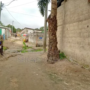1chbre Maison dans Ngoyo à Vendre