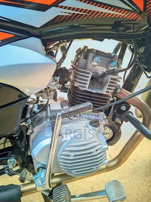 Nouveau TVS HLX 125 2024 Noir