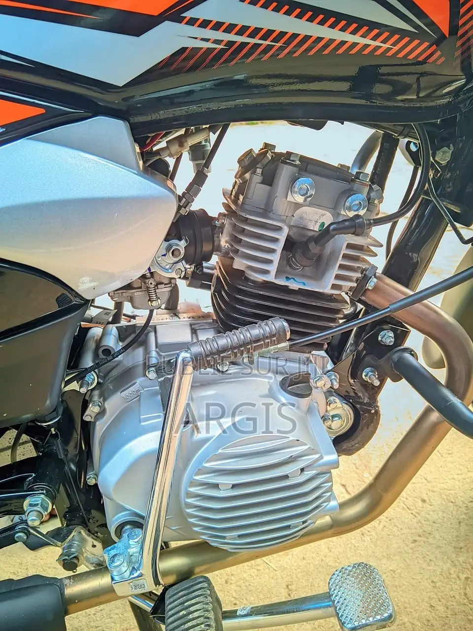 Nouveau TVS HLX 125 2024 Noir