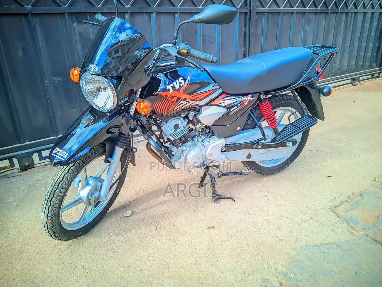 Nouveau TVS HLX 125 2024 Noir