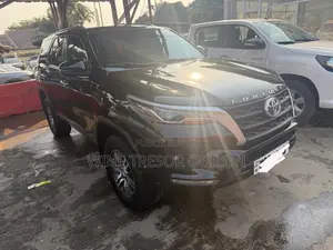 Toyota Fortuner 2.4 D AWD 2024 Noir