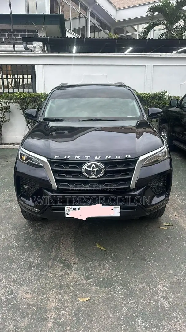 Toyota Fortuner 2.4 D AWD 2024 Noir